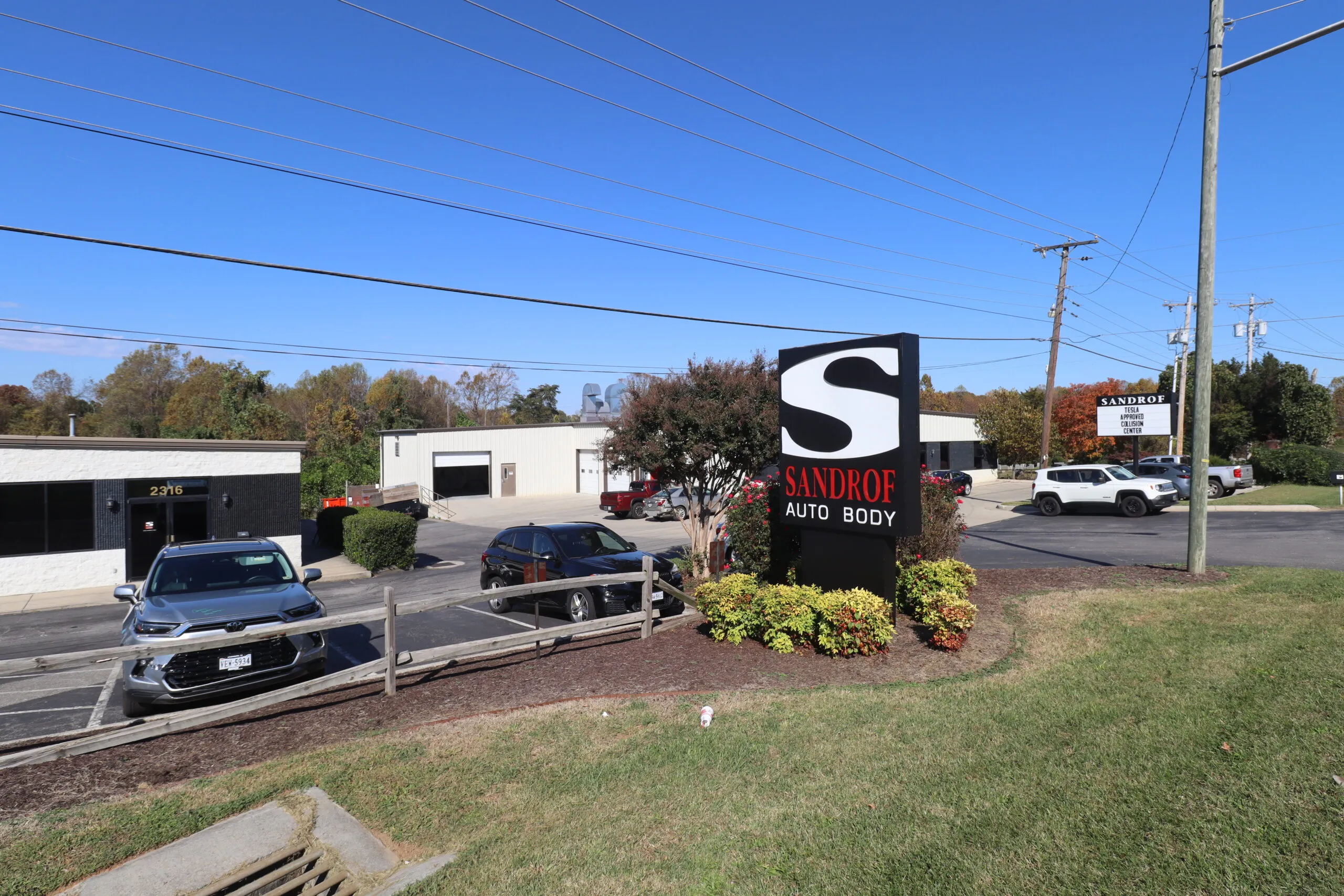 Exterior view of Sandrof Auto Body's repair facility on Lakeside Drive in Lynchburg, VA.